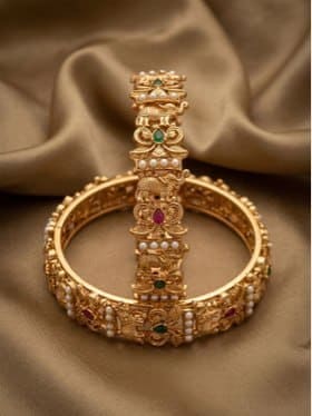 🔥 Nui Set of 2 Gold-Plated Pearls Bangles